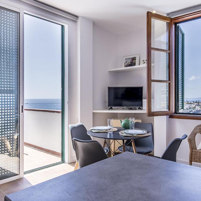 EDEN RENTALS Oceanfront Hideaway - Apartment with Sea View - 2