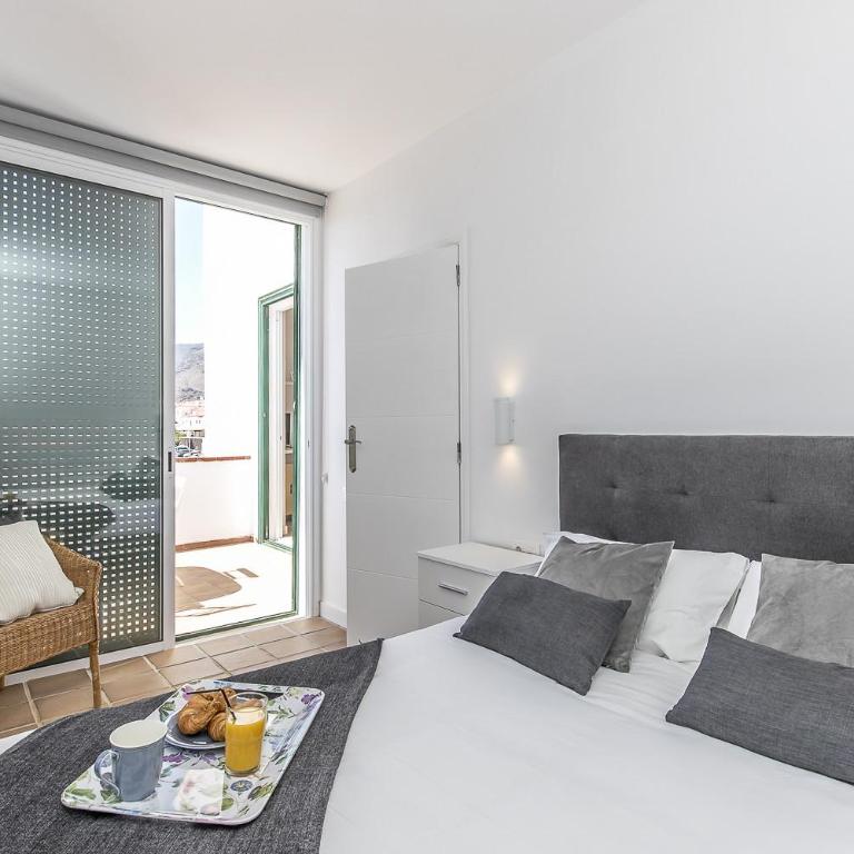EDEN RENTALS Oceanfront Hideaway - Apartment with Sea View - 5