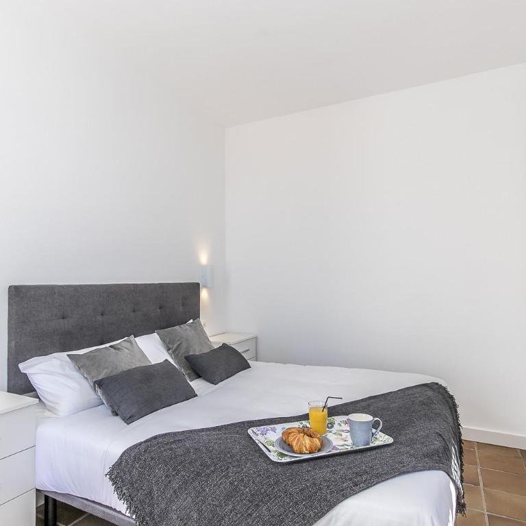 EDEN RENTALS Oceanfront Hideaway - Apartment with Sea View - 8