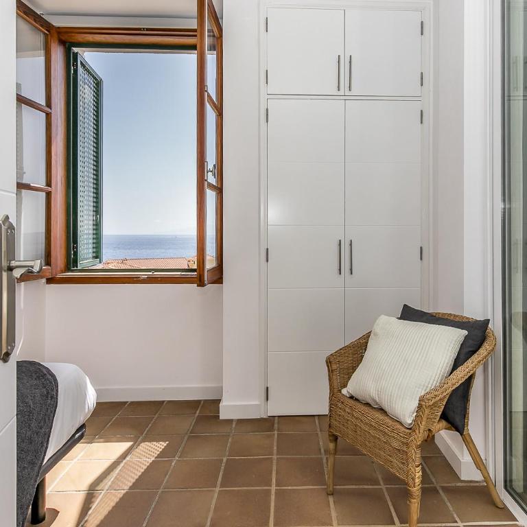 EDEN RENTALS Oceanfront Hideaway - Apartment with Sea View - 9