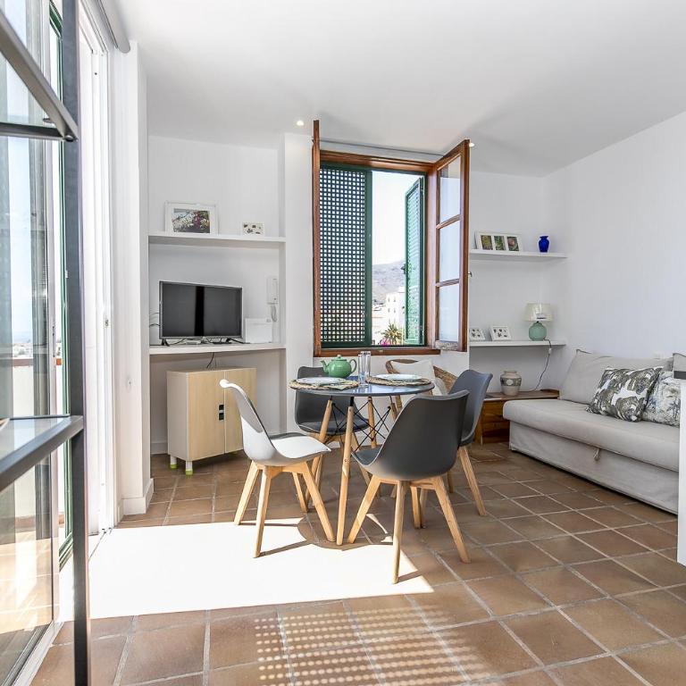 EDEN RENTALS Oceanfront Hideaway - Apartment with Sea View - 10