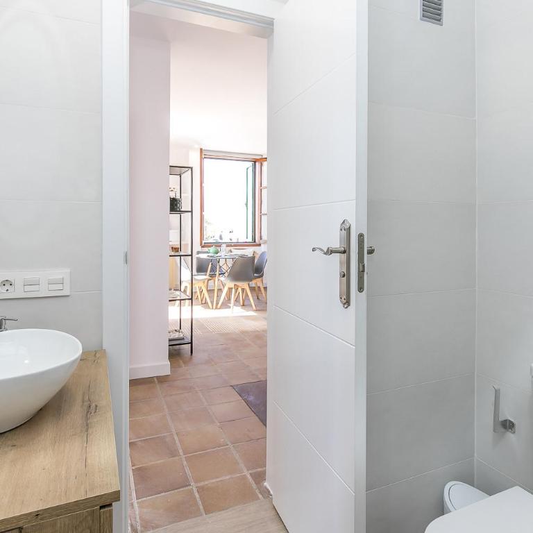 EDEN RENTALS Oceanfront Hideaway - Apartment with Sea View - 14