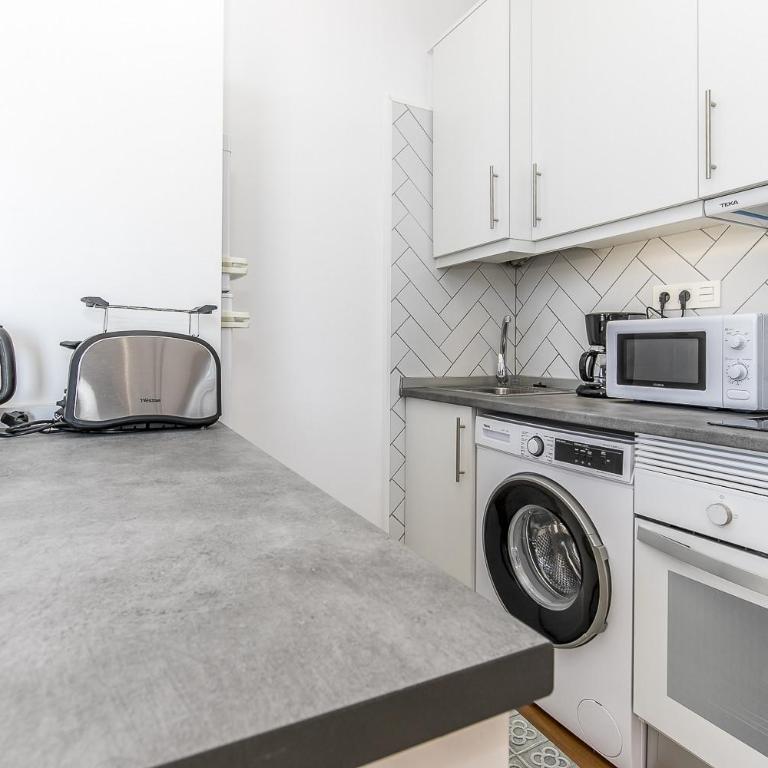 EDEN RENTALS Oceanfront Hideaway - Apartment with Sea View - 19
