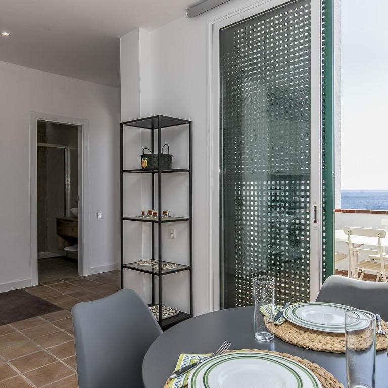 EDEN RENTALS Oceanfront Hideaway - Apartment with Sea View - 22