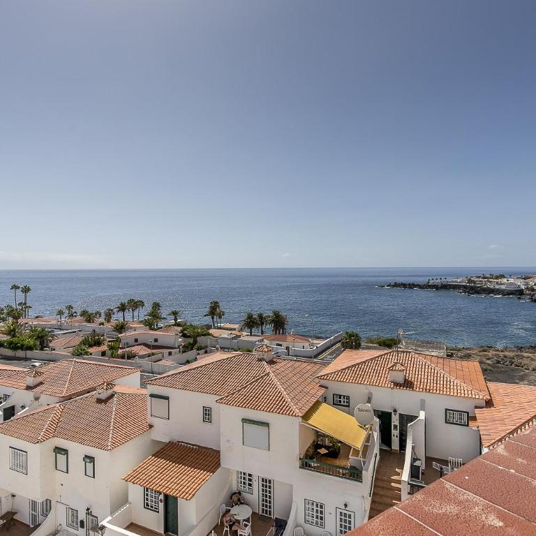 EDEN RENTALS Oceanfront Hideaway - Apartment with Sea View - 23