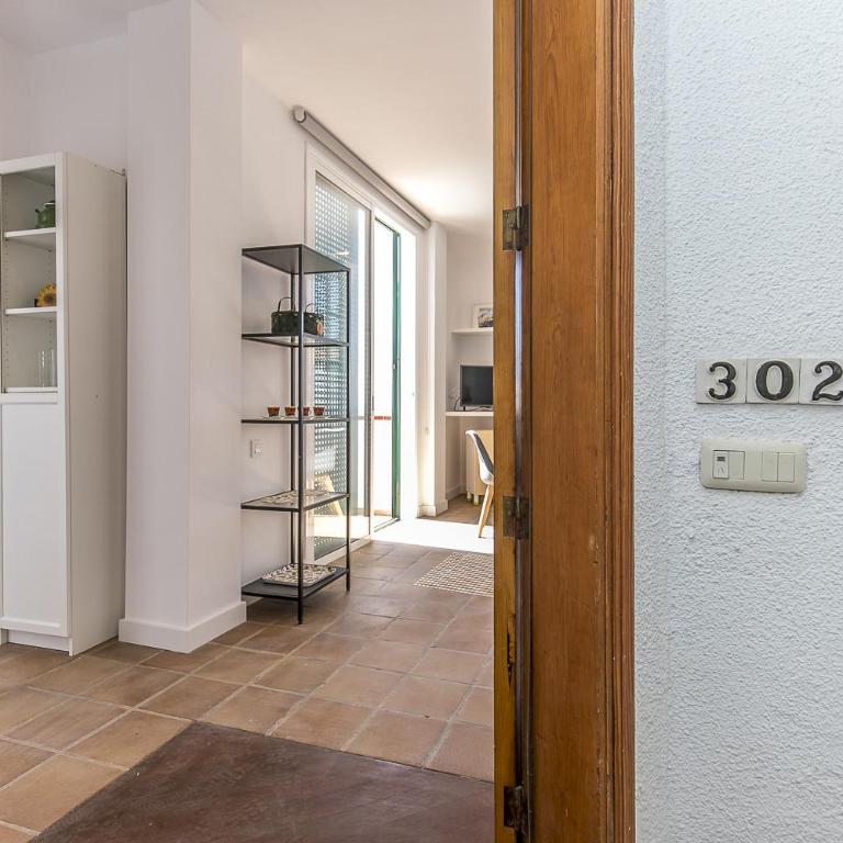 EDEN RENTALS Oceanfront Hideaway - Apartment with Sea View - 24