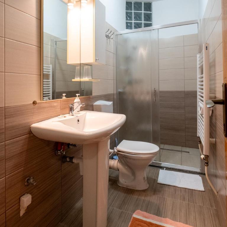 Guesthouse Rose - Deluks Dvokrevetna Soba sa Bračnim Krevetom - 4