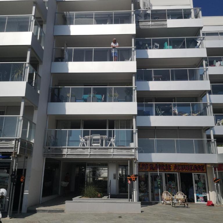 T2 balcon vue mer parking et entrée sécurisés tout à pied - Apartment mit 1 Schlafzimmer - 3