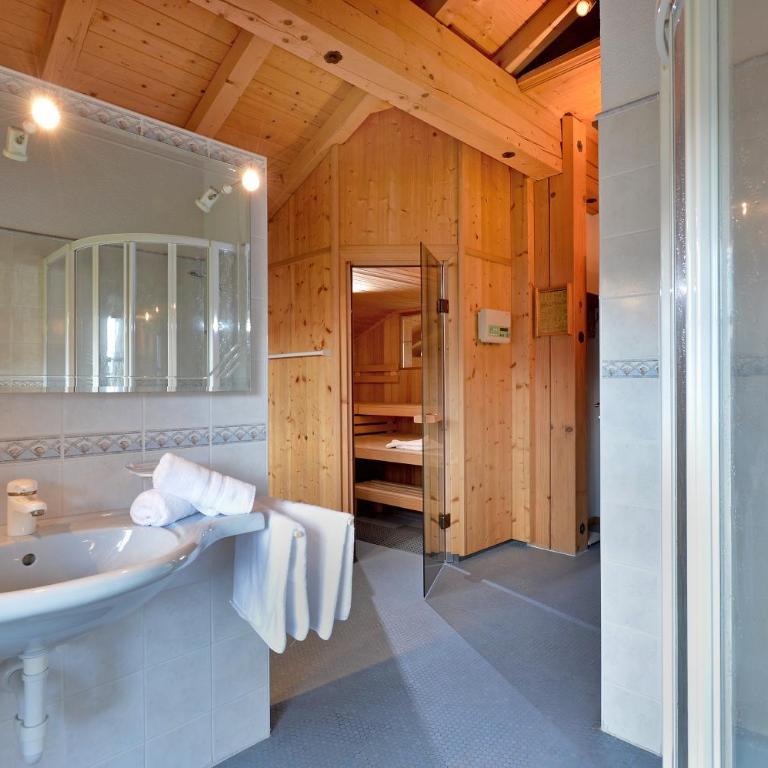 Landhaus Kostenzer mit Sauna - Vacation Home - 6