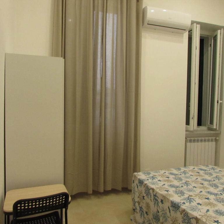 Enzo Home - Camera Matrimoniale con Bagno Privato - 5