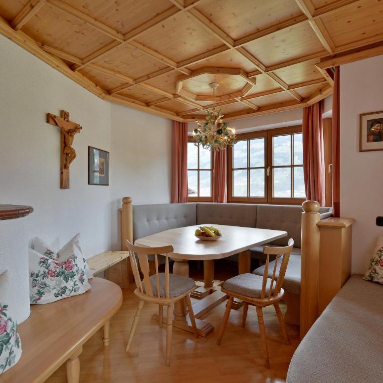 Landhaus Kostenzer mit Sauna - Vacation Home - 12