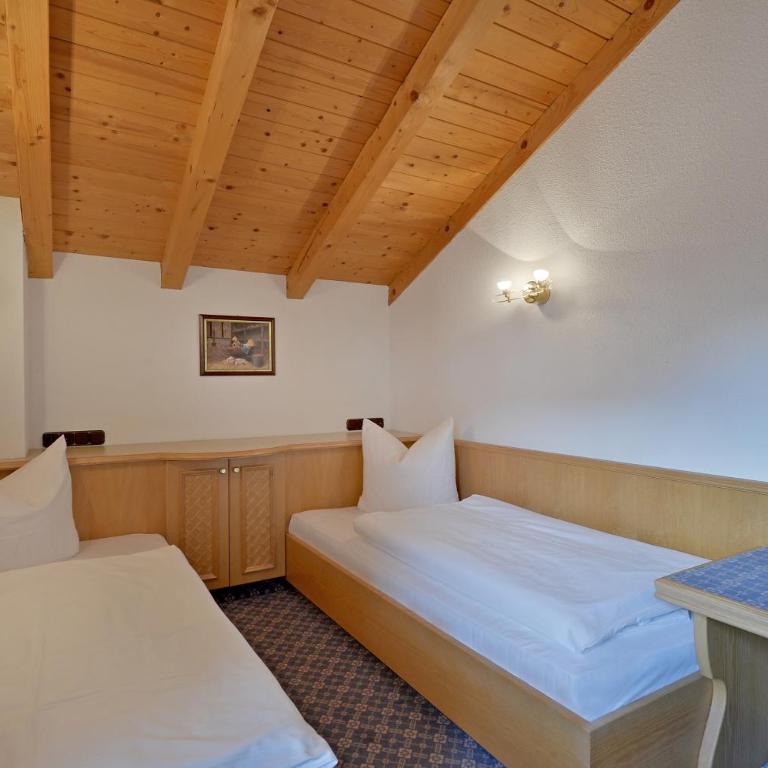 Landhaus Kostenzer mit Sauna - Vacation Home - 14
