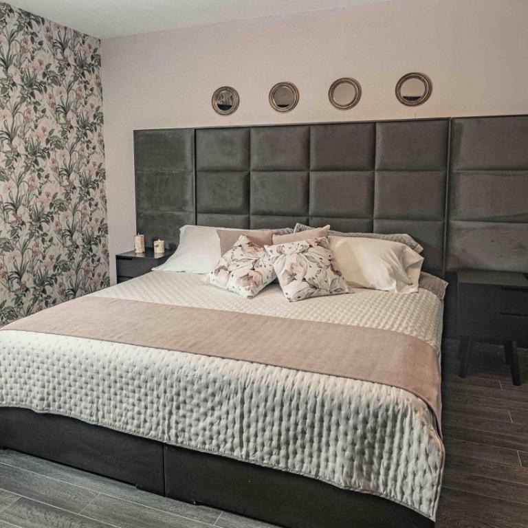 Morada Luna Polanco - Queen Room with Shared Bathroom - 20
