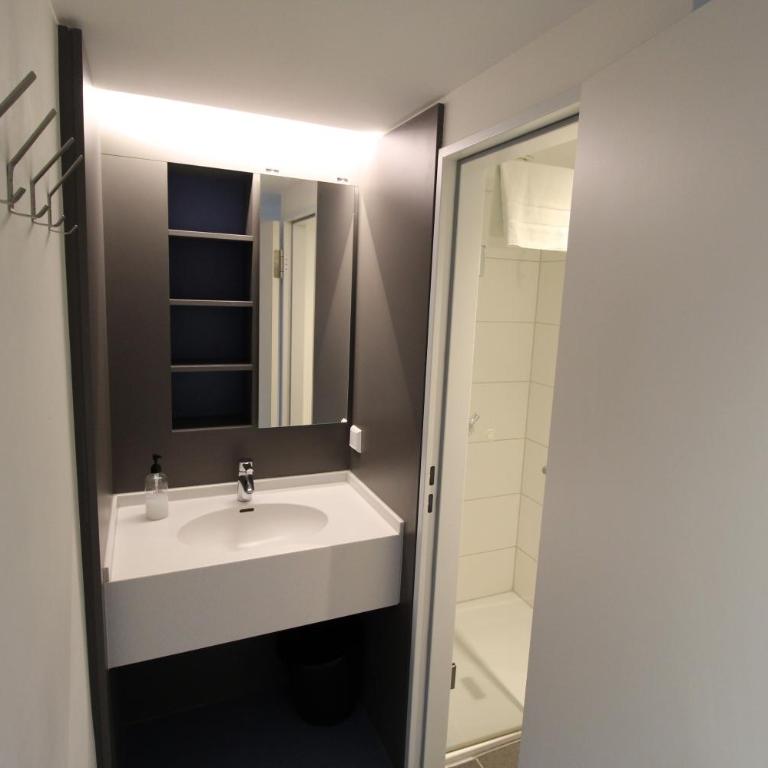 CVJM Jugendhotel München - Bett im Frauenschlafsaal mit 4 Betten - 3
