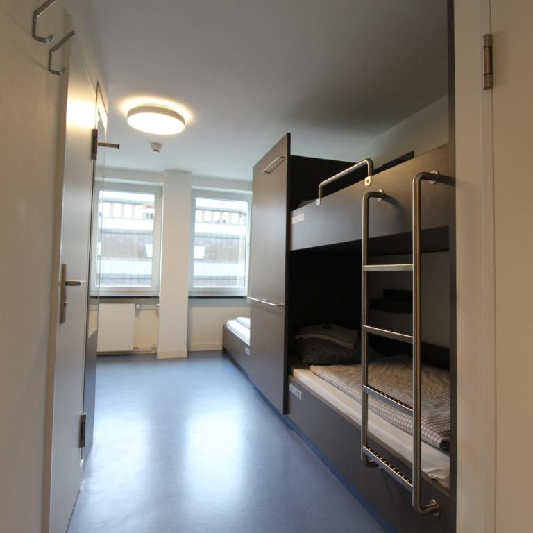 CVJM Jugendhotel München - Etagenbett im Frauenschlafsaal mit 3 Betten - 2