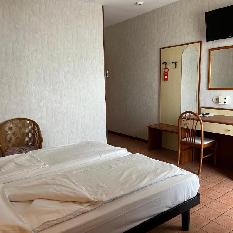 Hotel Florida - Camera Doppia con Letti Singoli con Bagno Privato - 1