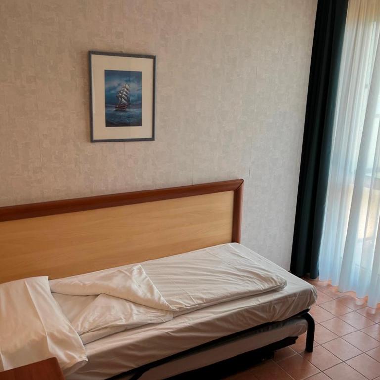Hotel Florida - Camera Singola con Bagno Privato - 2