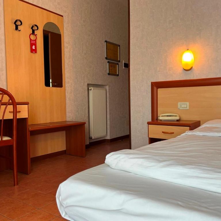 Hotel Florida - Camera Singola con Bagno Privato - 3