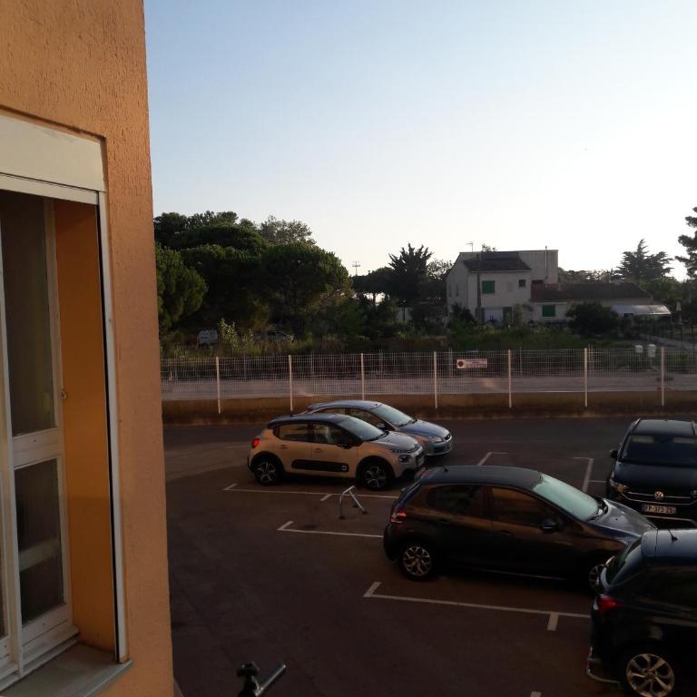 Joli appt 2 chambres et studio avec parking dans résidence ombragée et calme 5mns plage et commerces - Apartment mit 2 Schlafzimmern - 1