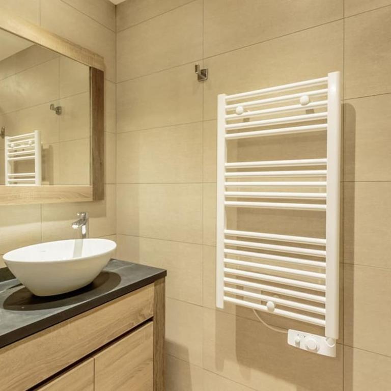Appartement Haute gamme ski aux pieds, piscine, sauna. - Three-Bedroom Apartment - 12