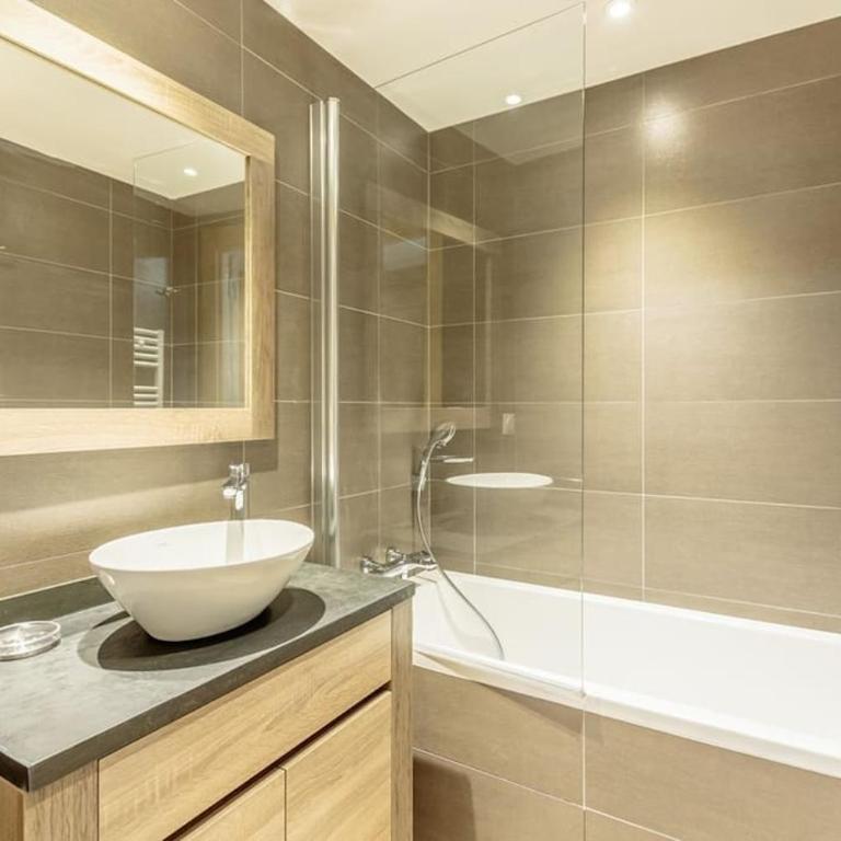 Appartement Haute gamme ski aux pieds, piscine, sauna. - Three-Bedroom Apartment - 9