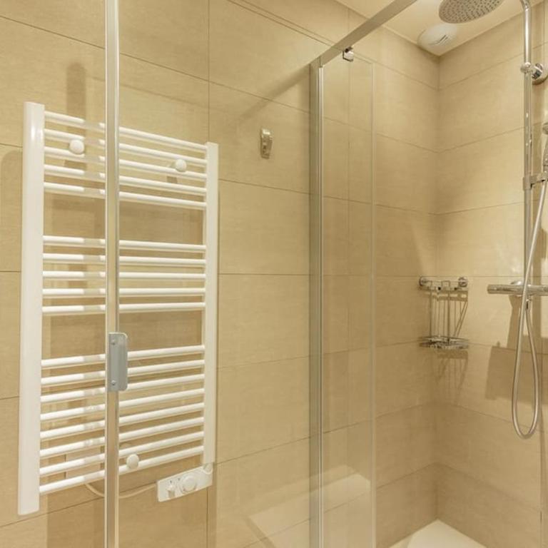 Appartement Haute gamme ski aux pieds, piscine, sauna. - Three-Bedroom Apartment - 10