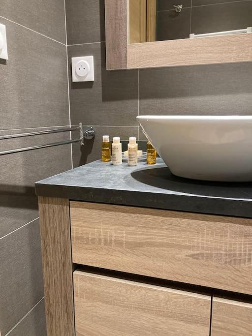 Appartement Haute gamme ski aux pieds, piscine, sauna. - Three-Bedroom Apartment - 13