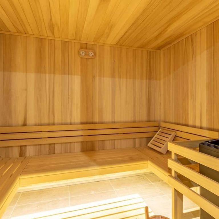 Appartement Haute gamme ski aux pieds, piscine, sauna. - Three-Bedroom Apartment - 23