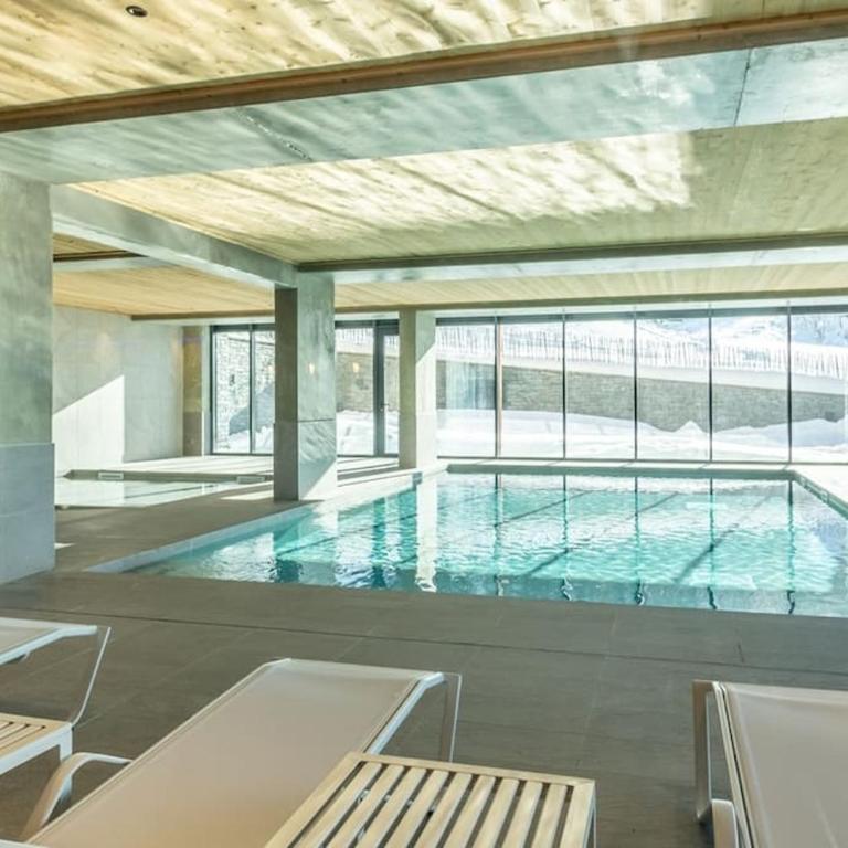 Appartement Haute gamme ski aux pieds, piscine, sauna. - Three-Bedroom Apartment - 35