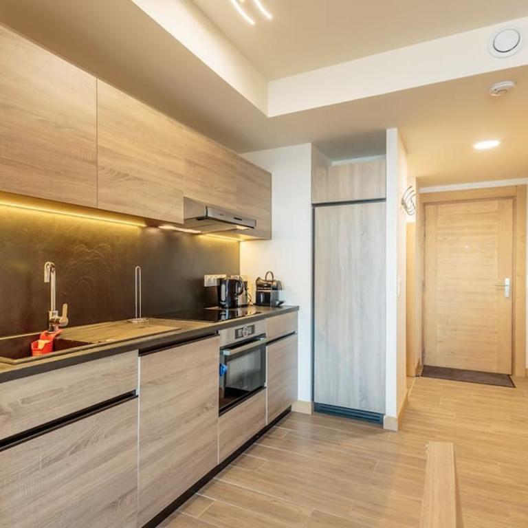 Appartement Haute gamme ski aux pieds, piscine, sauna. - Three-Bedroom Apartment - 8