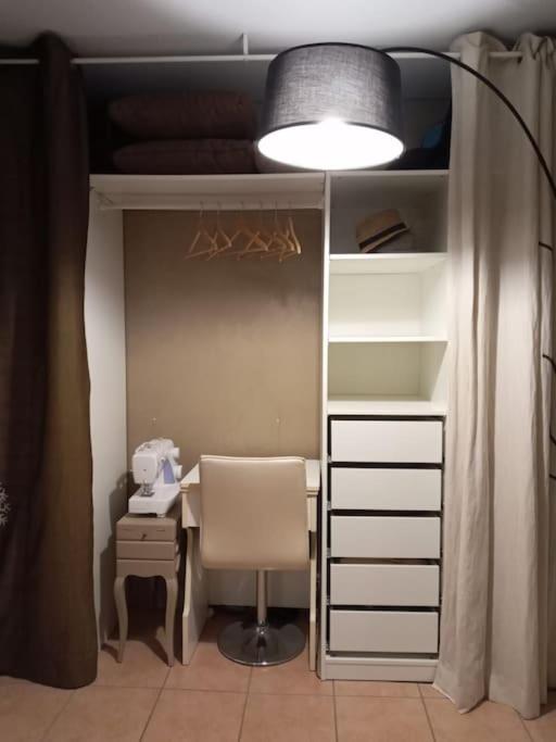 appart sympa confort bien situé - Studio Apartment - 8