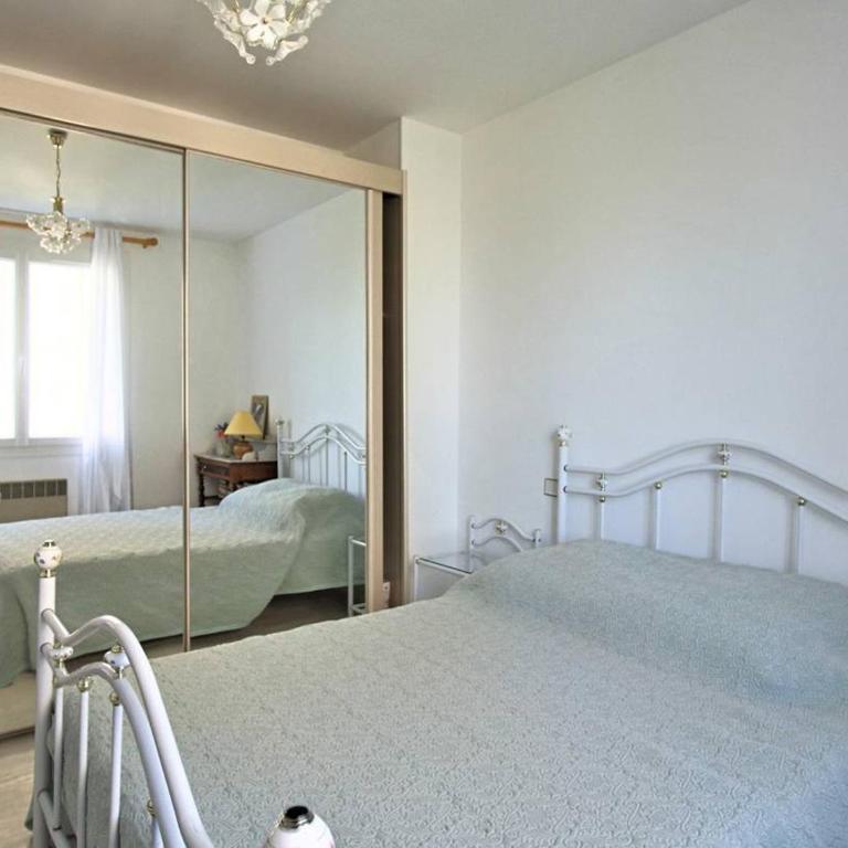 Appartement lumineux pour famille à Royan, quartier calme près du marché, balcon et parking gratuit - FR-1-738-26 - Apartment - 10