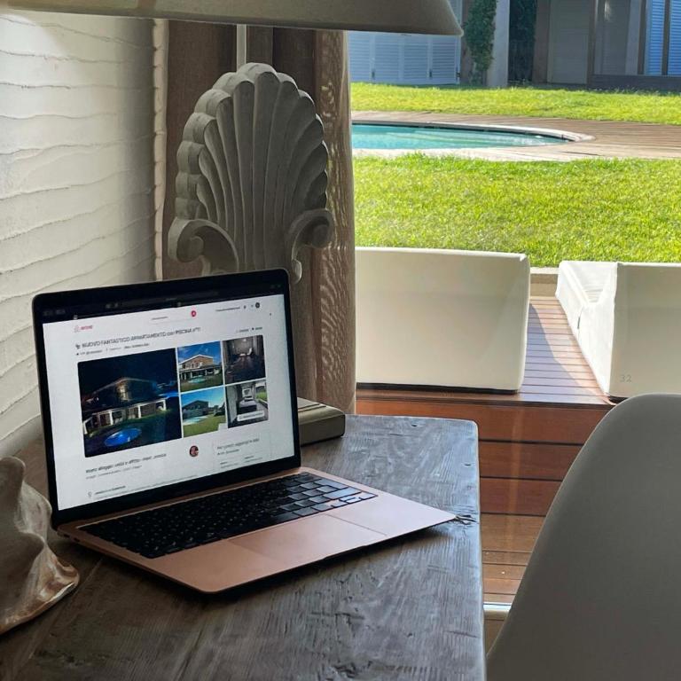 LIKE at HOME n 11 Poolside Paradise Patio - Two-Bedroom House - 5