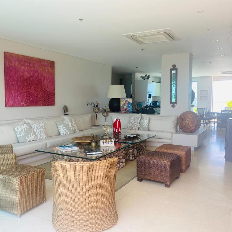 Luxury apartament with pool and 360 view - Three-Bedroom Apartment - 10