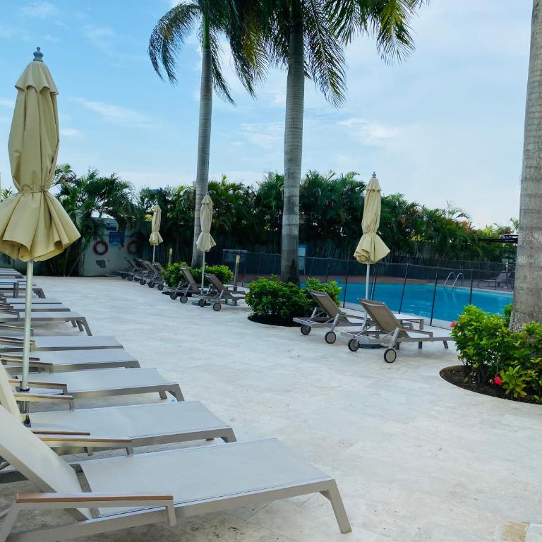 Luxury apartament with pool and 360 view - Three-Bedroom Apartment - 50