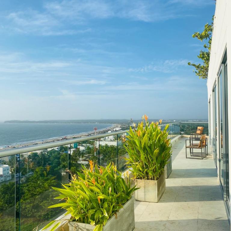 Luxury apartament with pool and 360 view - Three-Bedroom Apartment - 12