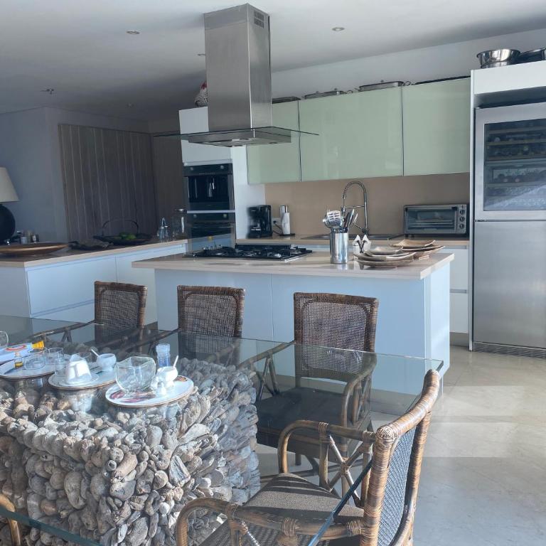Luxury apartament with pool and 360 view - Three-Bedroom Apartment - 6