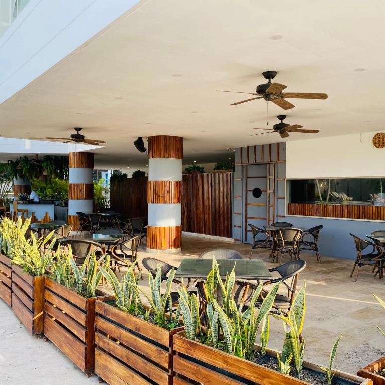 Luxury apartament with pool and 360 view - Three-Bedroom Apartment - 53