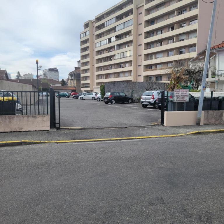Bel appartement avec grand balcon et parking privé - Appartement 1 Chambre - 10