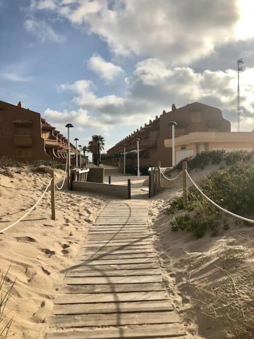 Chalet adosado en la playa de El Perellonet con piscina, pista tenis - Four-Bedroom House - 19