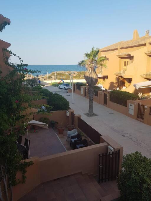 Chalet adosado en la playa de El Perellonet con piscina, pista tenis - Four-Bedroom House - 26