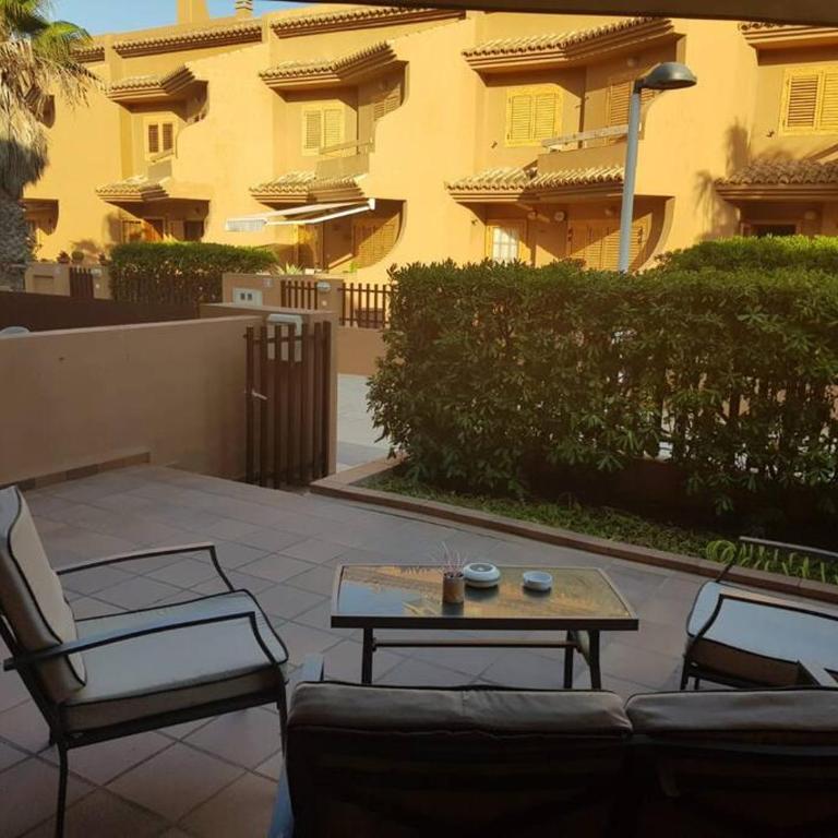Chalet adosado en la playa de El Perellonet con piscina, pista tenis - Four-Bedroom House - 31