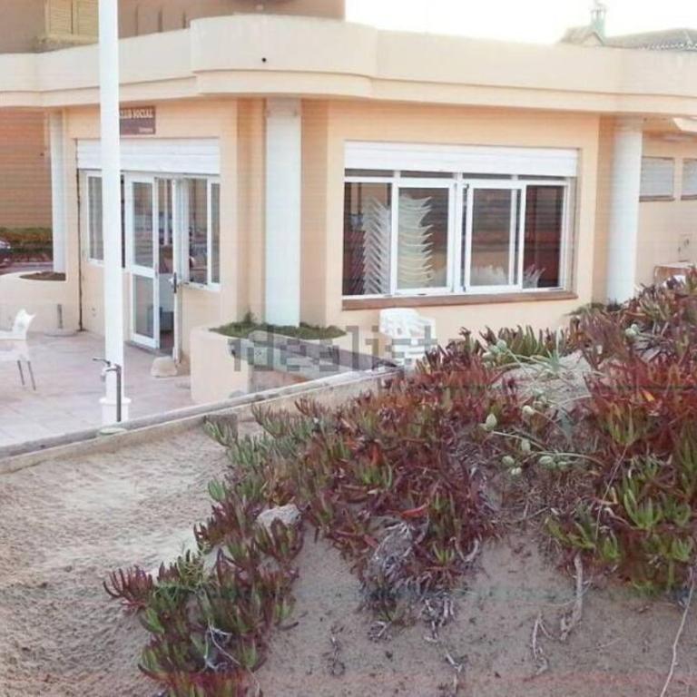 Chalet adosado en la playa de El Perellonet con piscina, pista tenis - Four-Bedroom House - 39