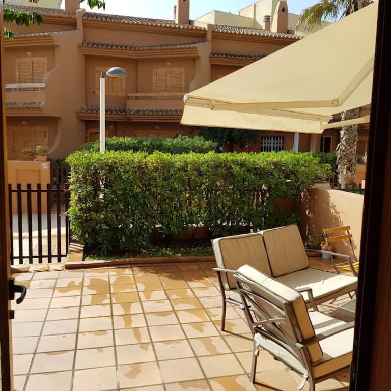 Chalet adosado en la playa de El Perellonet con piscina, pista tenis - Four-Bedroom House - 40