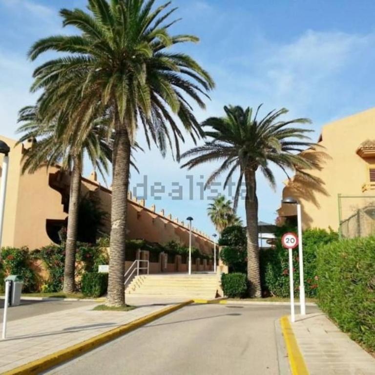 Chalet adosado en la playa de El Perellonet con piscina, pista tenis - Four-Bedroom House - 42