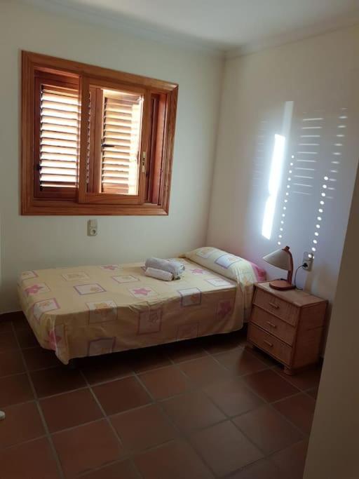 Chalet adosado en la playa de El Perellonet con piscina, pista tenis - Four-Bedroom House - 49