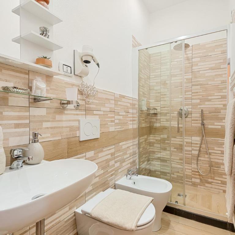 Alby Express Rooms - Camera Matrimoniale con Bagno Privato Esterno - 10