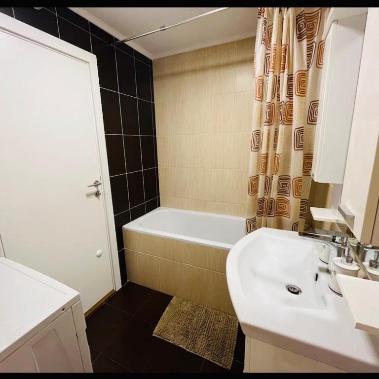 Central and bright 2 bedroom, 3 balconies - Apartman sa 2 Spavaće Sobe - 19