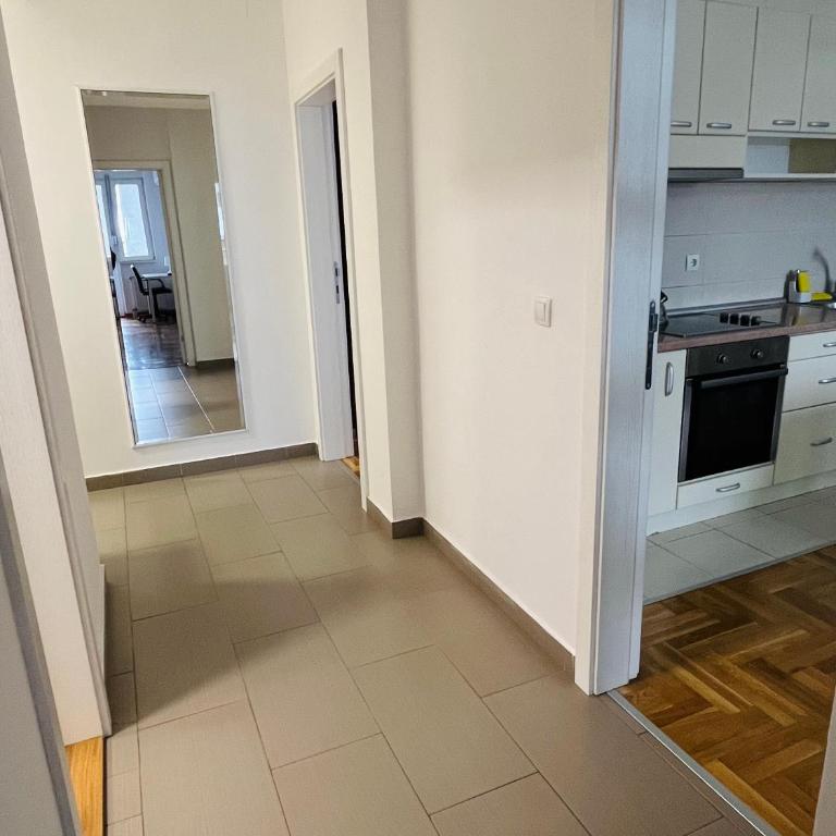 Central and bright 2 bedroom, 3 balconies - Apartman sa 2 Spavaće Sobe - 26
