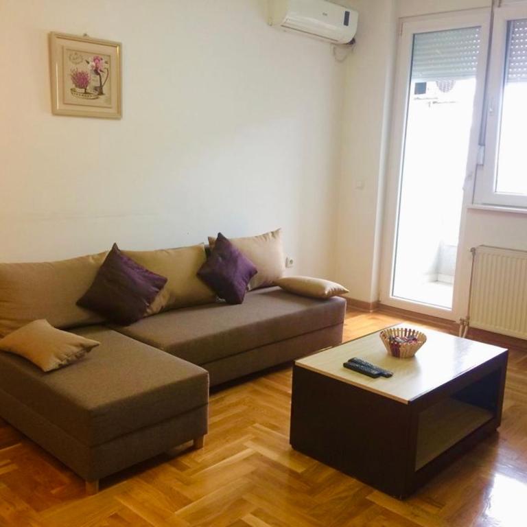 Central and bright 2 bedroom, 3 balconies - Apartman sa 2 Spavaće Sobe - 20